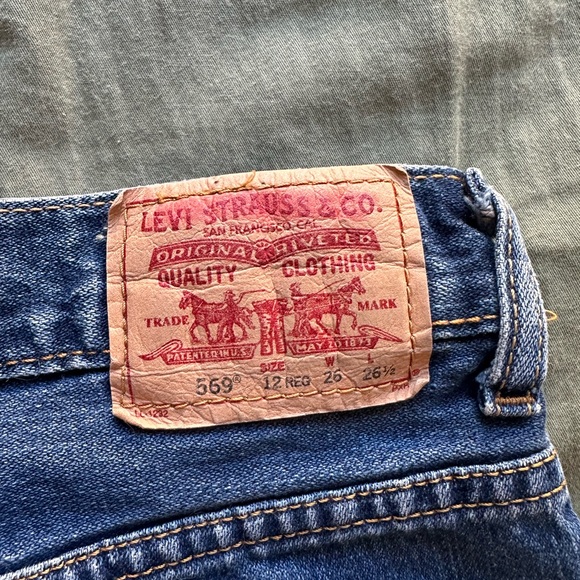 Vintage Levi’s 569 Medium/Dark Wash Denim Cutoff Shorts - Picture 5 of 5
